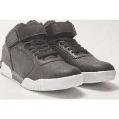 Ocieplane sneakersy za kostkę - Czarny. Czarne buty sportowe na co dzień męskie marki House. Za 159.99 zł.
