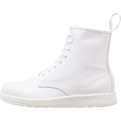 Dr. Martens NEWTON BOOT Botki sznurowane white softy. Buty zimowe męskie marki Dr. Martens. Za 649.00 zł.