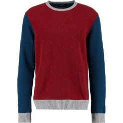 Mads Nørgaard KENNY Sweter sassafras/blue/grey. Kardigany męskie Mads Nørgaard. W wyprzedaży za 349.30 zł.