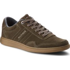 Sneakersy TOMMY HILFIGER - Core Suede Cupsole FM0FM01725 Olive Night 010. Buty sportowe na co dzień męskie Tommy Hilfiger. W wyprzedaży za 279.00 zł.