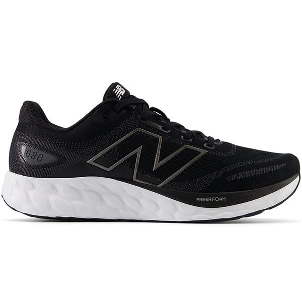 Buty męskie New Balance Fresh Foam 680 v8 M680LK8 – czarne. Czarne buty do biegania męskie New Balance, bez wzorów, z gumy, bez zapięcia, do biegania. Za 369.99 zł.