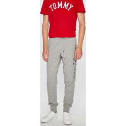 Tommy Hilfiger - Spodnie. Spodnie na co dzień męskie marki Tommy Hilfiger. W wyprzedaży za 299.90 zł.