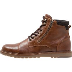 Call it Spring YARONE Botki sznurowane cognac. Buty zimowe męskie marki Call it Spring. W wyprzedaży za 359.10 zł.
