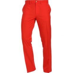 J.LINDEBERG ELOF SLIM FIT LIGHT Spodnie materiałowe racing red. Długie spodnie sportowe męskie marki J.LINDEBERG. Za 419.00 zł.