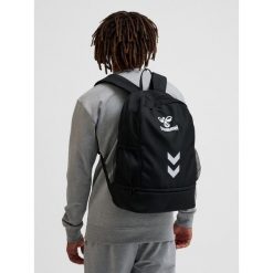 Plecak Hummel Essential Back Pack Unisex. Czarne plecaki męskie HUMMEL, bez wzorów. Za 166.50 zł.