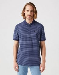 WRANGLER MĘSKA KOSZULKA WRANGLER SS STRIPE POLO NAVY 112351395. Niebieskie koszulki polo męskie Wrangler, m, bez wzorów, bez kołnierzyka, bez ramiączek. Za 89.99 zł.