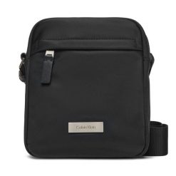 Saszetka Calvin Klein. Czarne saszetki męskie Calvin Klein, bez wzorów, młodzieżowe, małe. Za 299.99 zł.