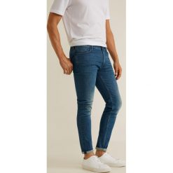 Mango Man - Jeansy Jude3. Niebieskie jeansy męskie Mango Man, z aplikacjami, z bawełny. Za 139.90 zł.