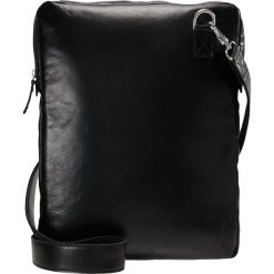 Royal RepubliQ LAPTOP COVER WITH STRAP Torba na laptopa black. Torby na laptopa męskie marki Royal RepubliQ. Za 379.00 zł.