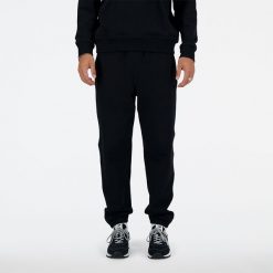 Spodnie męskie New Balance MP41508BK – czarne. Czarne spodnie dresowe męskie New Balance, bez wzorów, z bawełny. Za 359.99 zł.