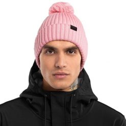 Zimowa czapka z pomponem Sporty zimowe Siroko Lulu. Czerwone czapki męskie SIROKO, na zimę, bez wzorów, z tkaniny, sportowe. W wyprzedaży za 85.00 zł.