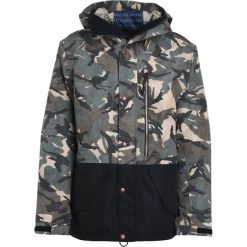 DC Shoes OUTLIER Kurtka snowboardowa british woodland. Kurtki narciarskie i snowboardowe męskie marki DC Shoes. W wyprzedaży za 943.20 zł.
