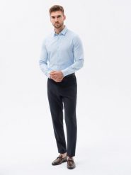 Bawełniana koszula męska z tkaniny w stylu Oxford SLIM FIT - błękitna V8 - Rozmiar: XXL. Niebieskie koszule męskie Ombre Clothing, m, bez wzorów, z bawełny, bez kołnierzyka, bez ramiączek. W wyprzedaży za 39.99 zł.