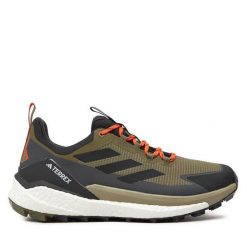 Trekkingi adidas. Zielone buty trekkingowe męskie ADIDAS, bez wzorów, z gore-texu, sportowe, bez obcasa, bez zapięcia. Za 629.99 zł.