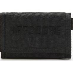 Materiałowy portfel z napisem Hardcore - Czarny. Portfele męskie House. Za 39.99 zł.
