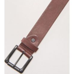 Pasek z eco skóry - Brązowy. Brązowe paski męskie House, w paski, ze skóry. Za 29.99 zł.