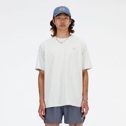 Koszulka męska New Balance MT41533AHH – szara. Szare t-shirty sportowe męskie New Balance, m, bez wzorów, z dresówki, klasyczne, bez ramiączek. Za 169.99 zł.
