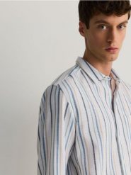 Bawełniana koszula regular fit - wielobarwny. Koszule męskie Reserved, l, bez wzorów, z bawełny, bez kołnierzyka, bez ramiączek. W wyprzedaży za 49.99 zł.