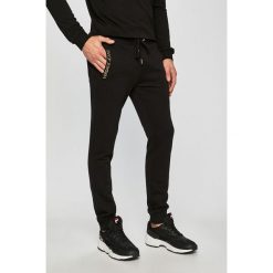Versace Jeans - Spodnie. Spodnie na co dzień męskie marki Versace Jeans. Za 579.90 zł.
