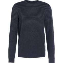 Calvin Klein SAMBAR DEGRADE Sweter gunmetal heat. Szare kardigany męskie marki Calvin Klein, z bawełny. W wyprzedaży za 359.40 zł.