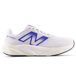 Buty męskie New Balance FuelCell Propel v5 MFCPRCZ5 – białe. Białe buty do biegania męskie New Balance, bez wzorów, z gumy, bez zapięcia, do biegania. Za 599.99 zł.