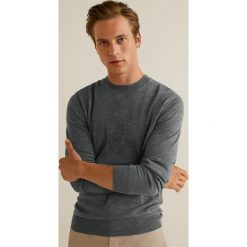 Mango Man - Sweter Willy. Szare swetry męskie Mango Man, z dzianiny, z okrągłym kołnierzem. Za 199.90 zł.