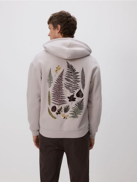 Bluza z haftem na plecach - jasnoszary. Szare bluzy nierozpinane męskie Reserved, l, bez wzorów, z bawełny, bez ramiączek, bez kaptura. Za 159.99 zł.