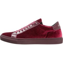 Antony Morato Sneakersy niskie bordeaux. Buty sportowe na co dzień męskie marki Antony Morato. W wyprzedaży za 463.20 zł.