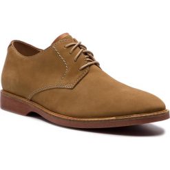 Półbuty CLARKS - Attlcus Lace 261361577 Sand Nubuck. Codzienne półbuty męskie marki Clarks. W wyprzedaży za 229.00 zł.