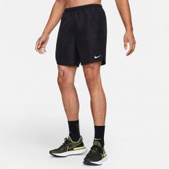 Spodenki Męskie Nike M Nk Df Challenger Short. Czarne szorty sportowe męskie Nike, bez wzorów, sportowe. Za 136.40 zł.