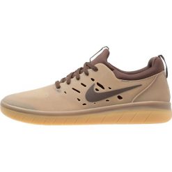 Nike SB NYJAH FREE Sneakersy niskie dark brown/baroque brown/canteen/british tan. Brązowe trampki męskie Nike SB, z materiału. Za 399.00 zł.