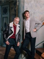 Kurtka z kożuchem - ciemnobrązowy. Brązowe kurtki męskie Reserved, l, bez wzorów, ze skóry, bez ramiączek, bez kaptura. W wyprzedaży za 259.99 zł.