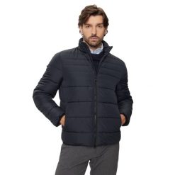 Kurtka puchowa zapinana na zamek Geox Magnete. Niebieskie kurtki męskie Geox, m, bez wzorów, z puchu, bez ramiączek, bez kaptura. W wyprzedaży za 563.00 zł.