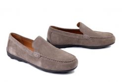 GEOX U55HYA 00022 C1018 U SPHERICA EC16 A SUEDE dove grey, półbuty męskie. Szare eleganckie półbuty męskie Geox, bez obcasa, bez zapięcia. Za 549.90 zł.
