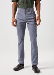 WRANGLER MĘSKIE SPODNIE MATERIAŁOWE LARSTON TURBULENCE 112351260 W18S017990. Spodnie na co dzień męskie Wrangler, bez wzorów, z materiału. Za 219.99 zł.