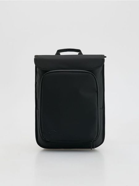 Plecak z rolowanym zapięciem - czarny. Czarne plecaki męskie Reserved, bez wzorów. Za 169.99 zł.