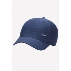 Czapka z daszkiem Nike Dri-Fit Club Unstructured Metal Swoosh. Niebieskie czapki męskie Nike, bez wzorów, sportowe. Za 109.99 zł.