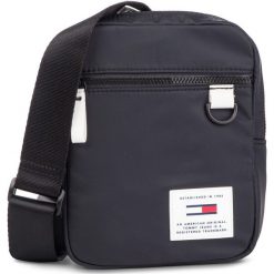Saszetka TOMMY JEANS - Tjm Urban Tech Reporter AM0AM04601 002. Saszetki męskie marki Tommy Jeans. W wyprzedaży za 229.00 zł.