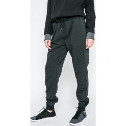 Under Armour - Spodnie Threadborne Stacked Jogger. Długie spodnie sportowe męskie marki Under Armour. W wyprzedaży za 219.90 zł.