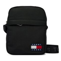 Saszetka Tommy Jeans. Czarne saszetki męskie Tommy Jeans, bez wzorów, z jeansu, małe. Za 249.99 zł.