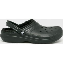 Crocs - Klapki. Klapki i japonki męskie marki Crocs. W wyprzedaży za 179.90 zł.