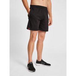 Szorty Hummel Red Basic. Czarne szorty sportowe męskie HUMMEL, bez wzorów, z bawełny, sportowe. Za 150.00 zł.