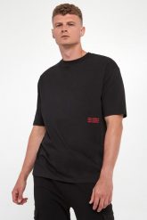 T-shirt męski z logo KARL LAGERFELD. T-shirty męskie KARL LAGERFELD, m, bez wzorów, bez kołnierzyka, bez ramiączek. Za 419.00 zł.