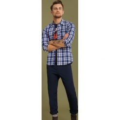 KOSZULA DŁUGI RĘKAW MĘSKA SLIM FIT. Białe koszule męskie TOP SECRET, na lato, m, bez wzorów, bez kołnierzyka, bez ramiączek. W wyprzedaży za 29.99 zł.