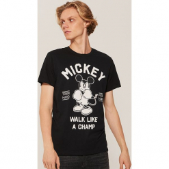 T-shirt Mickey Mouse - Czarny. Czarne t-shirty męskie House, z motywem z bajki. Za 49.99 zł.