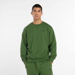 Bluza męska New Balance MT41506DAE – zielona. Zielone bluzy nierozpinane męskie New Balance, l, z aplikacjami, z bawełny, klasyczne, bez ramiączek, bez kaptura. Za 359.99 zł.