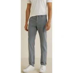 Mango Man - Spodnie Barna3. Eleganckie spodnie męskie marki Mango Man. W wyprzedaży za 59.90 zł.
