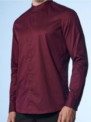 Gładka koszula slim fit ze stójką - bordowy. Czerwone koszule męskie Sinsay, l, bez wzorów, bez kołnierzyka, bez ramiączek. Za 69.99 zł.