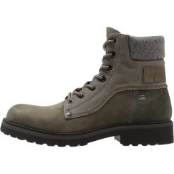 GStar CARBUR Botki sznurowane combat. Buty zimowe męskie marki G-Star. W wyprzedaży za 623.20 zł.