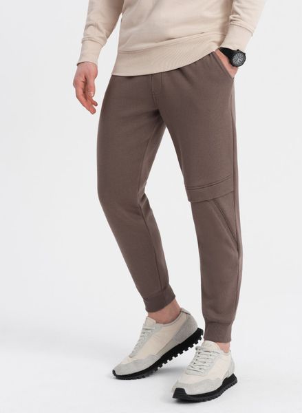 Ombre Spodnie męskie dresowe z przeszyciem i zamkiem na nogawce - brązowe V4 OM-PASK-0147 L. Brązowe długie spodnie sportowe męskie Ombre, bez wzorów, z dresówki. Za 49.99 zł.